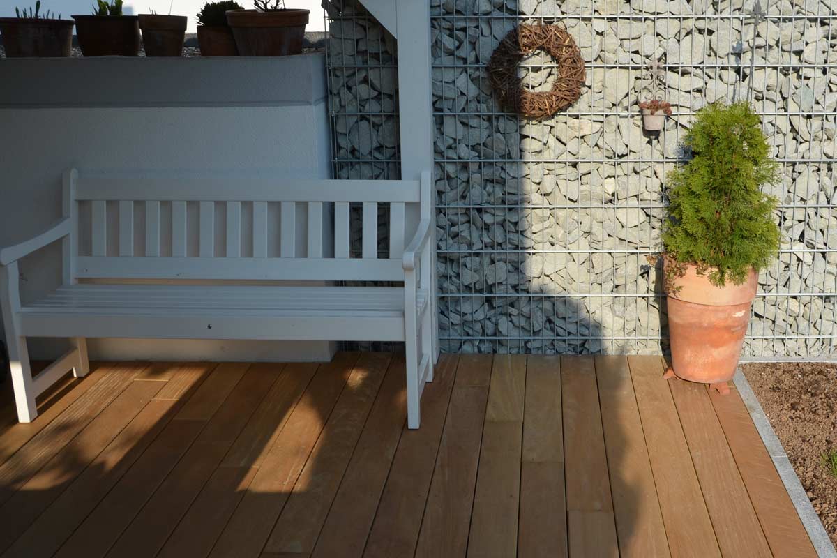 Sichtschutz Gabionen und Holz -  Schust Garten- & Landschaftsbau